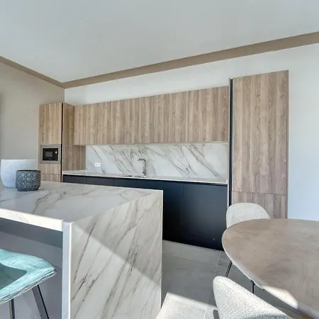 3020 Luxury Duplex Gym Jacuzzi Seaview